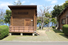 ①外観（正面）