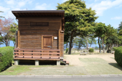 ①外観（正面）