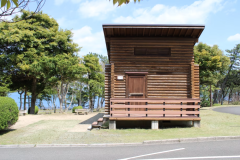 ①外観（正面）