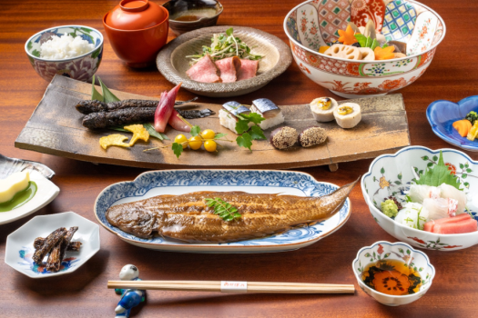◆２食付◆郷土料理が素敵な器づかいで食べられるプラン♪空気清浄機完備・駐車場無料・貸自転車無料