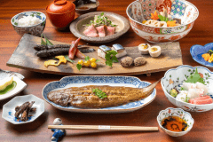 ◆２食付◆郷土料理が素敵な器づかいで食べられるプラン♪空気清浄機完備・駐車場無料・貸自転車無料