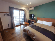 ダブルベッド／マウンテンビューバルコニー付