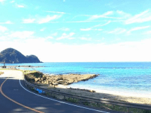 お部屋から見える景色（夏）。左の島は寝そべる「キューピー」に見えます♪