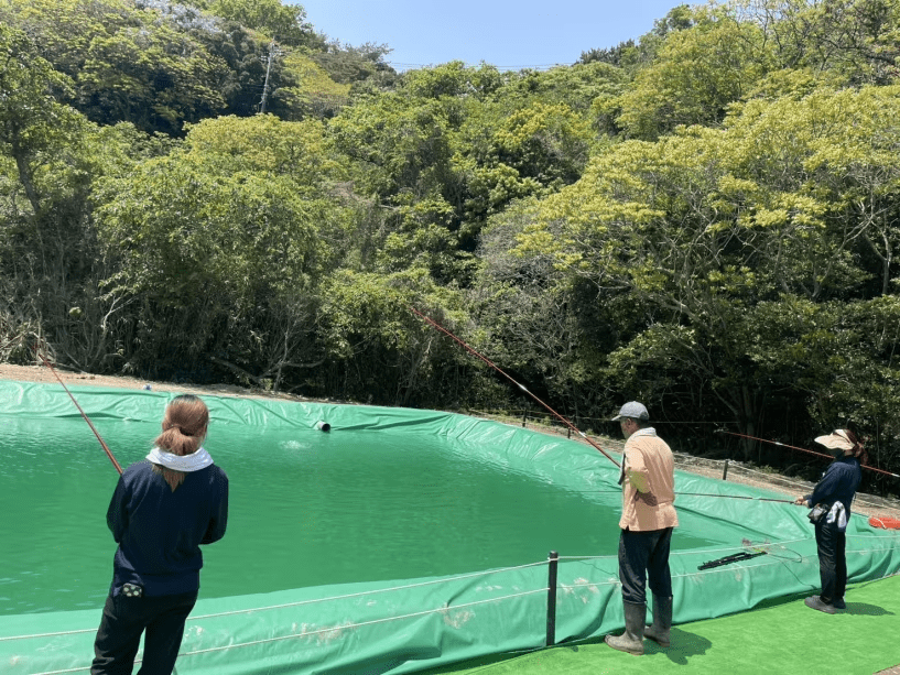 Large land-based fishing pond (day trip) [Saltwater fish]