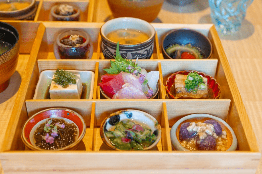 【9-Dish Breakfast with Okinawan Ingredients】
A 9-dish small-plate breakfast made with Okinawan ingredients.
A gentle, nourishing way to start your island morning.
※The menu may vary from day to day based on the day&rsquo;s selection of ingredients.