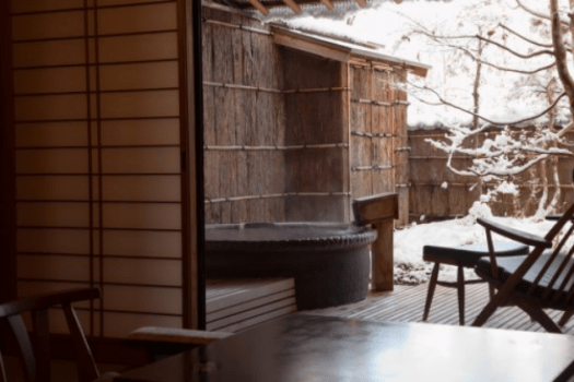 １階露天風呂付きツイン雪景色（写真は一例、お部屋によって写真とは違う場合がございます。ご了承くださいませ）