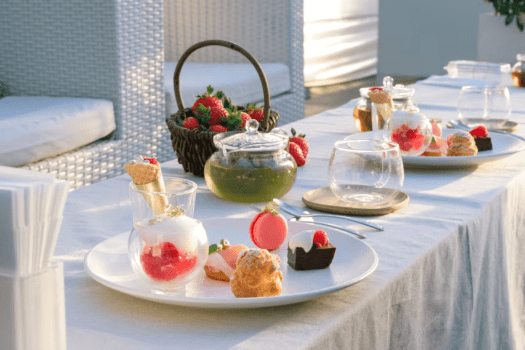 農園で愉しむ！いちごのプティフール