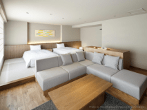 【新客室】デザイナーズツイン／和紙や竹をあしらい、洗練されつつ日本古来の親しみやすいテイストに