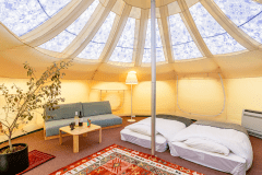 【ロータスベル／6mタイプ】 玉ねぎ型の形状が可愛いと人気のテント。天井が高く、ゆったり過ごせます。