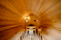 【寿ノ湯】［バレルサウナ］ フィンランド発症の本格バレルサウナ。水風呂やととのいスペースもすぐ近く◎