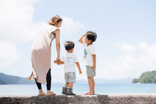 加計呂麻ブルーの海に包まれ、贅沢なのんびり時間を過ごす