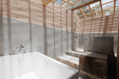 「素と露天の宿」伝泊初の半屋外の露天風呂をご用意いたしました。