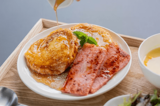 静岡の卵とバターを使用したフレンチトースト。