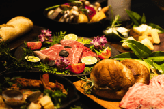 ■一人当たりプラン■【1泊2食/3種の熟成肉トリュフ添えなどプレミアムBBQ】～熟成肉と旬の農食材を豪快に焼き上げるプレミアムBBQ～Grande Private Dog Resort Hitachi