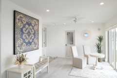 明るい清潔感のあるエントランス