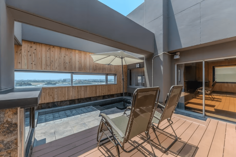 【選べる朝食付】大型露天風呂＆豪華仕様客室（大型TV・カラオケ・無料ドリンクなど）●キングベッド●ロイヤルプラン