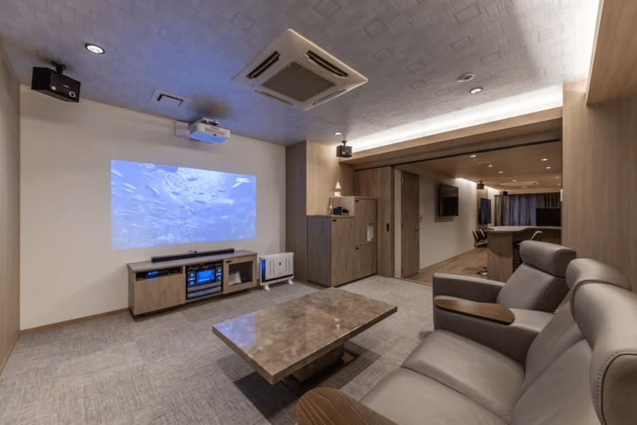 【選べる朝食付】★☆貸切映画館＆貸切サウナ☆★シアタールームと貸切サウナを満喫プラン●キングベッド●