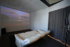 【選べる朝食付】★☆貸切映画館☆★一晩中大画面で動画を楽しめるシアタールームプラン●キングベッド●