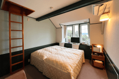 海側オーシャンビューツインルーム/ファミリー添い寝用のベッドの配置/ミニロフト有