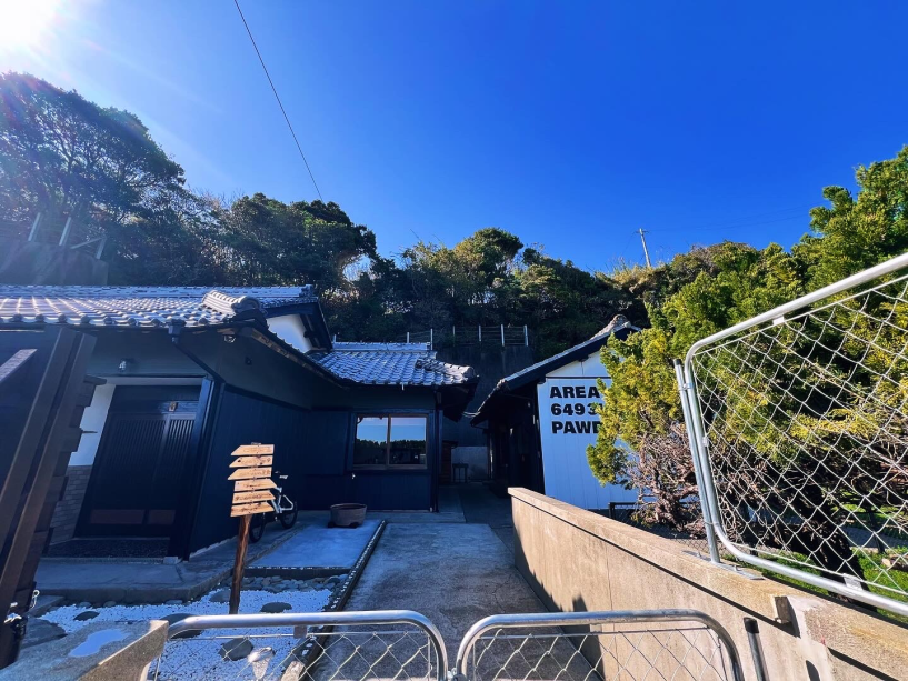 【素泊り】１棟貸切の贅沢空間☆和洋折衷のデザインと設備で、のんびりと心地よいひとときを。大自然に囲まれた特別なロケーションで、自由に過ごす極上の素泊りプラン【大人2〜8名様】