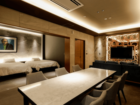 【长颈鹿1楼】带温泉露天浴池和按摩浴缸的套房 120㎡■豪华小型套房