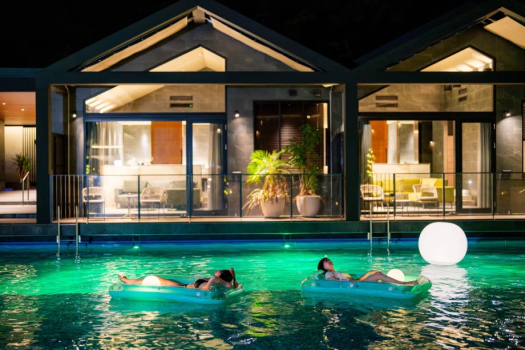 【プール】南紀白浜初の温泉温水プールです。