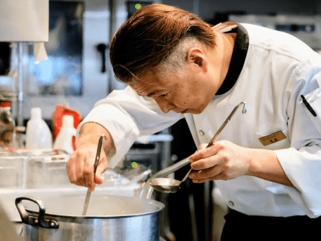 料理長厳選の高級食材を使った会席料理をお楽しみ下さい。