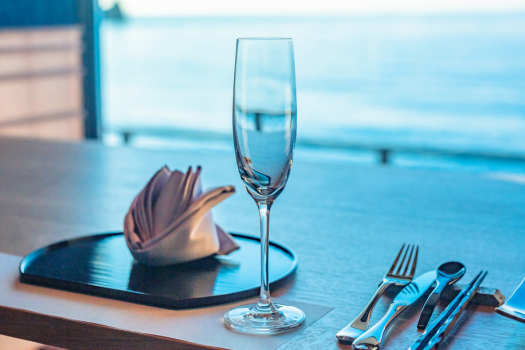 【ダイニング】美しい富士と海の景色を望み素敵なお食事タイムをお過ごしください。