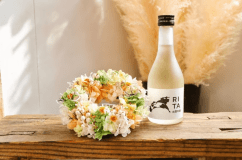 【アニバーサリー】明治10年創業「酒持田本店」の日本酒ボトル＆永遠を象徴するドライフラワーを贈る記念日プラン（2食付き）