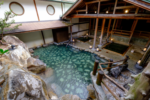 【滝の湯】かがみの滝湯