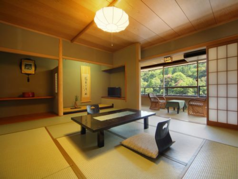 【本館】和室8～10畳　（客室一例）