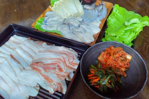 ≪いぬやど会員様限定10％OFF≫【夕食付き・海鮮と地産ポークの韓国風鉄板焼コース】～本格サムギョプサルを堪能！～厳選ご当地食材＆韓国グルメ満喫プラン♪【選べる朝食】