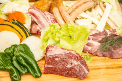 【地産地消BBQプラン】国産黒毛和牛もも&times;杜仲茶ポークスペアリブの地場堪能BBQ🍖＋グランピングモーニング＜夕朝2食付き＞