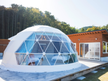 ～Room冬～ヒノキの天然木の丸太で作ったウッドデッキにドームテント