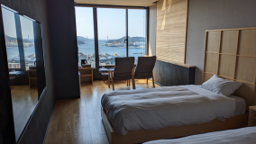 モダンな洋室ツインルーム