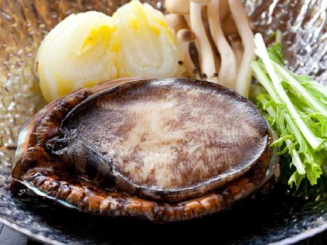 生簀から直送のプリップリのアワビ！あなたはどう食べる？