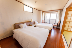 【お部屋】【源泉露天風呂付和洋室/海向き】10畳+ツイン/6名迄