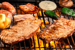 ＜Specialty＞■栃木グルメBBQプラン■全11品のボリュームメニュー♪那須山岳牛サーロインステーキや栃木夢ポークなど地元食材を満喫する”栃木尽くし”のグルメグランピング【1泊2食付き】