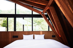 【プライベートレジデンス】<ドッグラン付き>木材×モダン構造～大海原を見渡すスタイリッシュな空間～