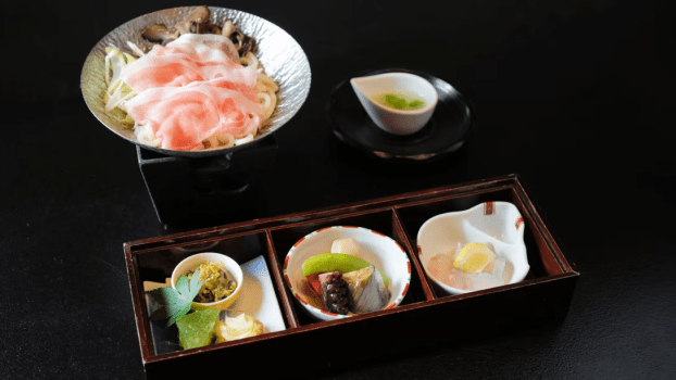 7/2～7/5＜伊香保ハワイアンフェスティバル2026専用プラン＞伊香保温泉が南国気分に／2食付き／会場食