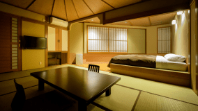 喫煙【和洋室 10畳＋ベッド2台】客室の小窓からの眺望がGood♪