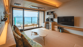 禁煙【掛け流し温泉半露天風呂つき和洋室 (701)】眺めの良い縁側あり