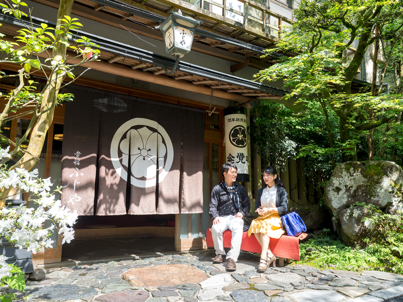 貴船川のせせらぎを聴きつつゆったりと休憩して山道の疲れを洗い流しちゃおう 貴船川のせせらぎを聴きつつゆったりと休憩して山道の疲れを洗い流しちゃおう