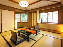 ■通常客室■二人旅にお勧め。少し“こぶり”な角部屋で落ち着いた時間を。