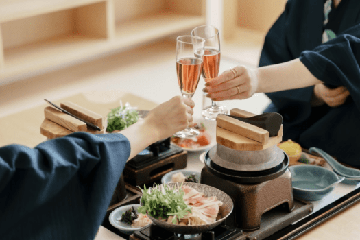ご夕食は、嬉しいお部屋食♪周りを気にせず美味しいお食事をお楽しみ下さい。 ご夕食は、嬉しいお部屋食♪周りを気にせず美味しいお食事をお楽しみ下さい。