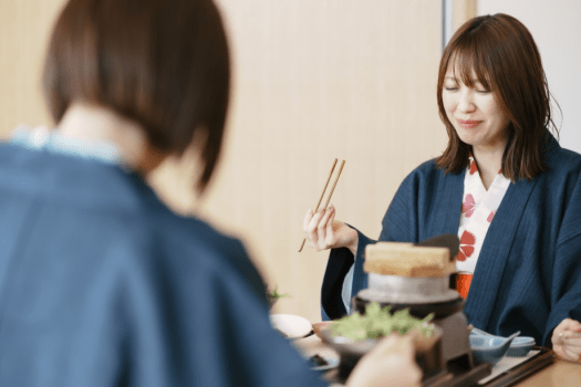 ご夕食は、嬉しいお部屋食♪周りを気にせず美味しいお食事をお楽しみ下さい。 ご夕食は、嬉しいお部屋食♪周りを気にせず美味しいお食事をお楽しみ下さい。