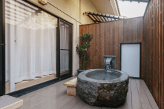 露天風呂付き和洋室＜和室6畳とツインベッドルーム＞
4種類の趣の違う浴槽です。