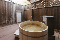 露天風呂付き和洋室＜和室6畳とツインベッドルーム＞
4種類の趣の違う浴槽です。