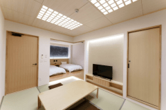 2024年3月20日リニューアルの和洋室＜和室6畳とツインベッドルーム＞です。