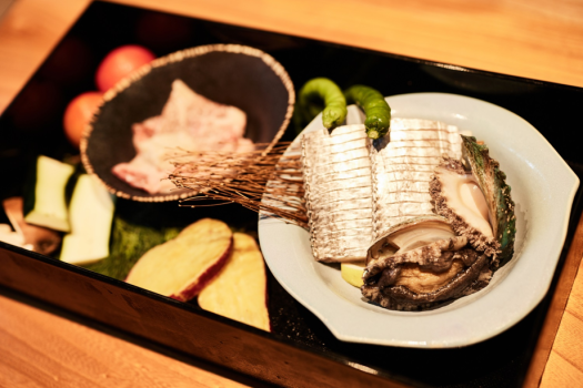 【囲炉裏ダイニング】お食事は朝夕、お部屋の専用ダイニングにご用意　ご夕食一例
